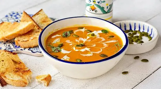 Pumpkin soup with toast
